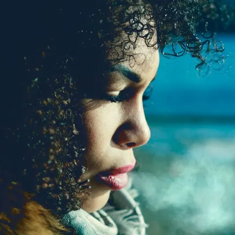 Curly cut in profile